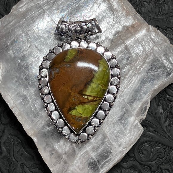 Green Opal Pendant Crystal Stone Jewelry - Picture 7 of 8